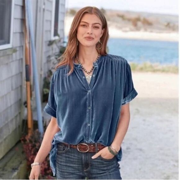 Sundance Velvet Skies Blue Silk Blend Cuffed Sleeves Button Front Top Size L EUC - Picture 1 of 9